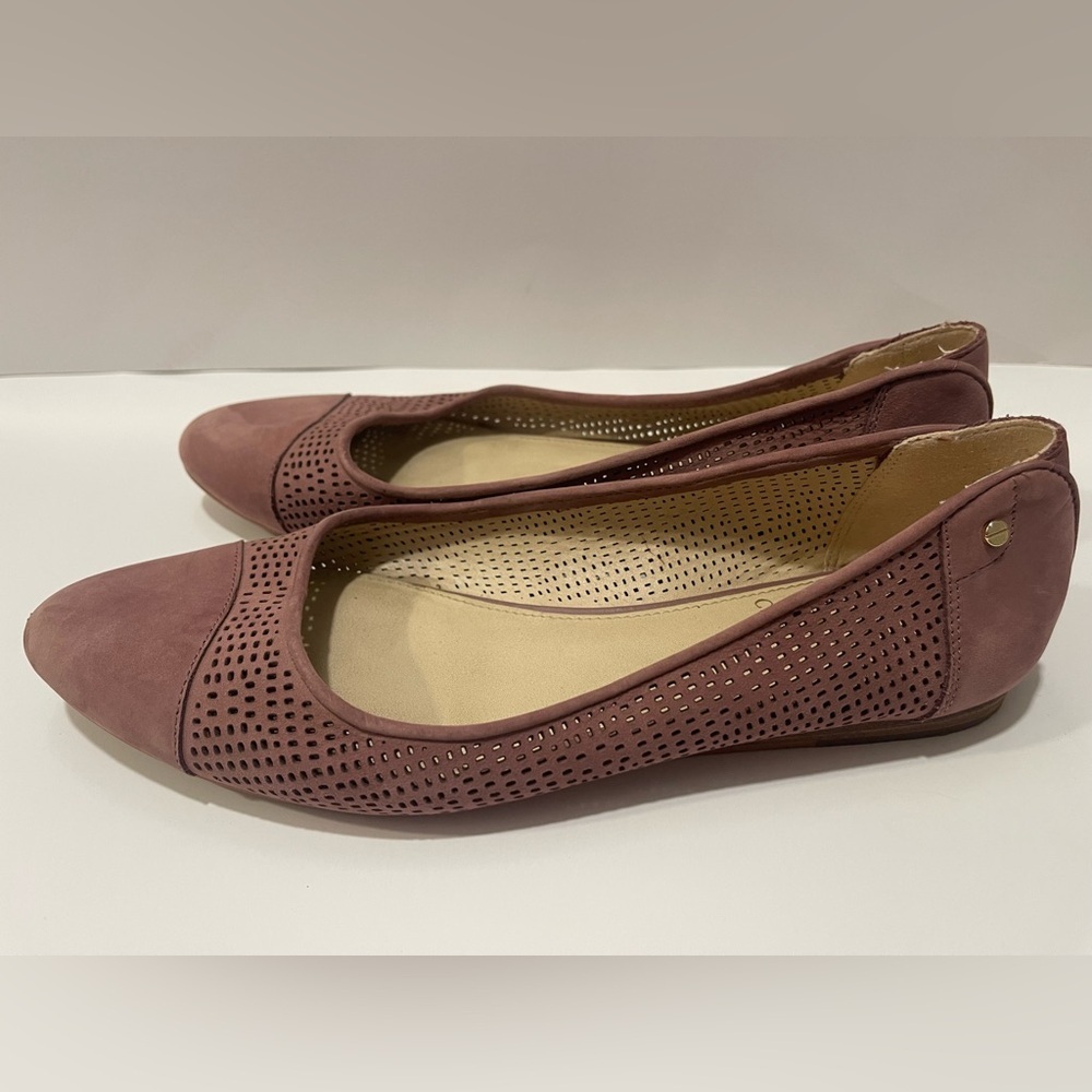 Vince Camuto Women's Mauve Perforated Flats - Picture 8 of 10